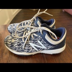 New Balance Men's 4040 V5 Turf Baseball Shoe
 - Navy and White